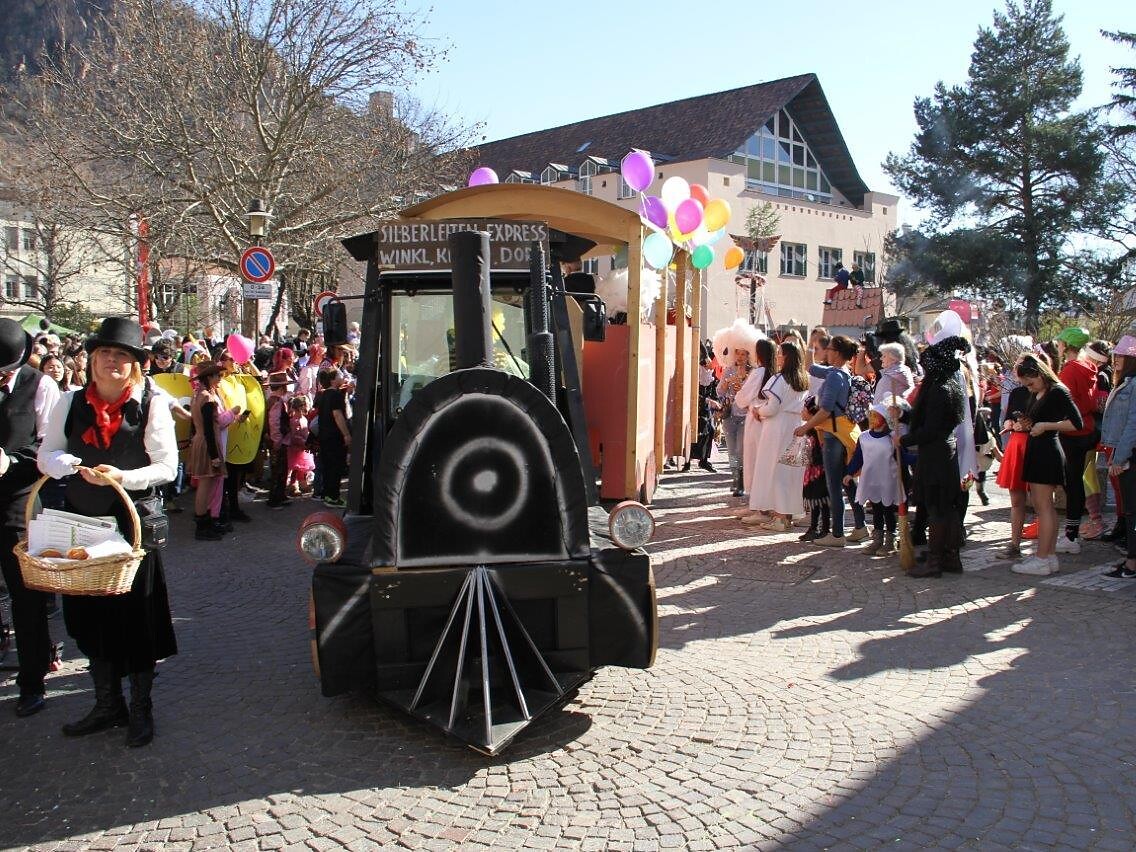 Corteo di carnevale a Terlano - Strada del Vino - #1 - suedtirol.info