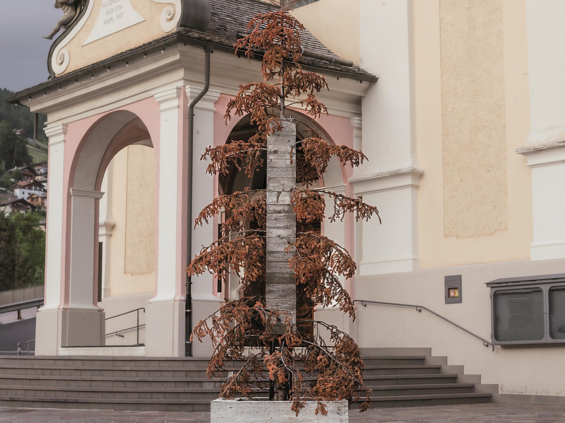 Guided Tour art exhibition Idea UNIKA - Dolomites Region Val Gardena - #1 - suedtirol.info