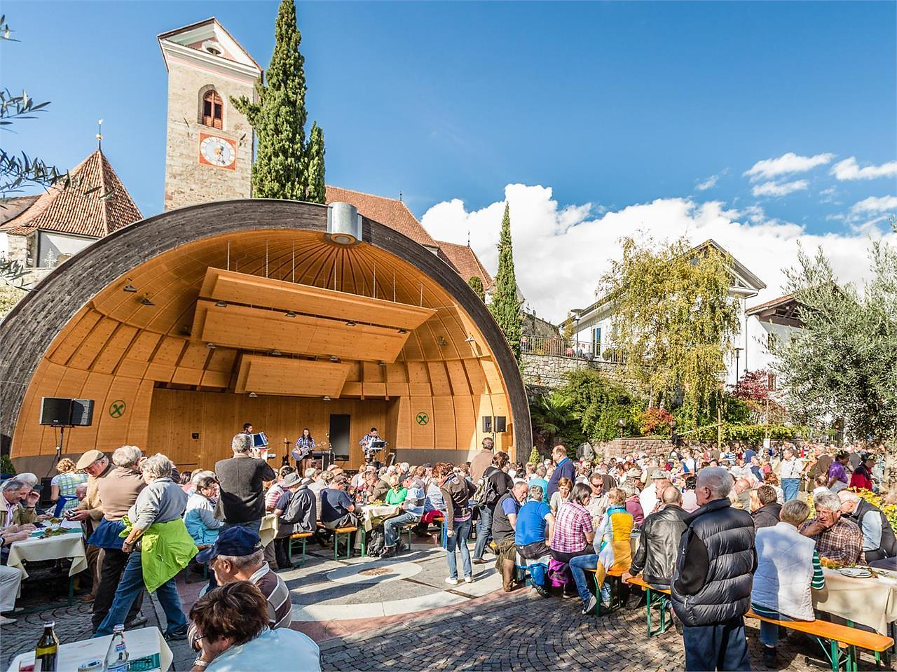 Frühschoppen und Törggelen mit den Südtiroler Gaudimusikanten in Schenna Schenna 2 suedtirol.info