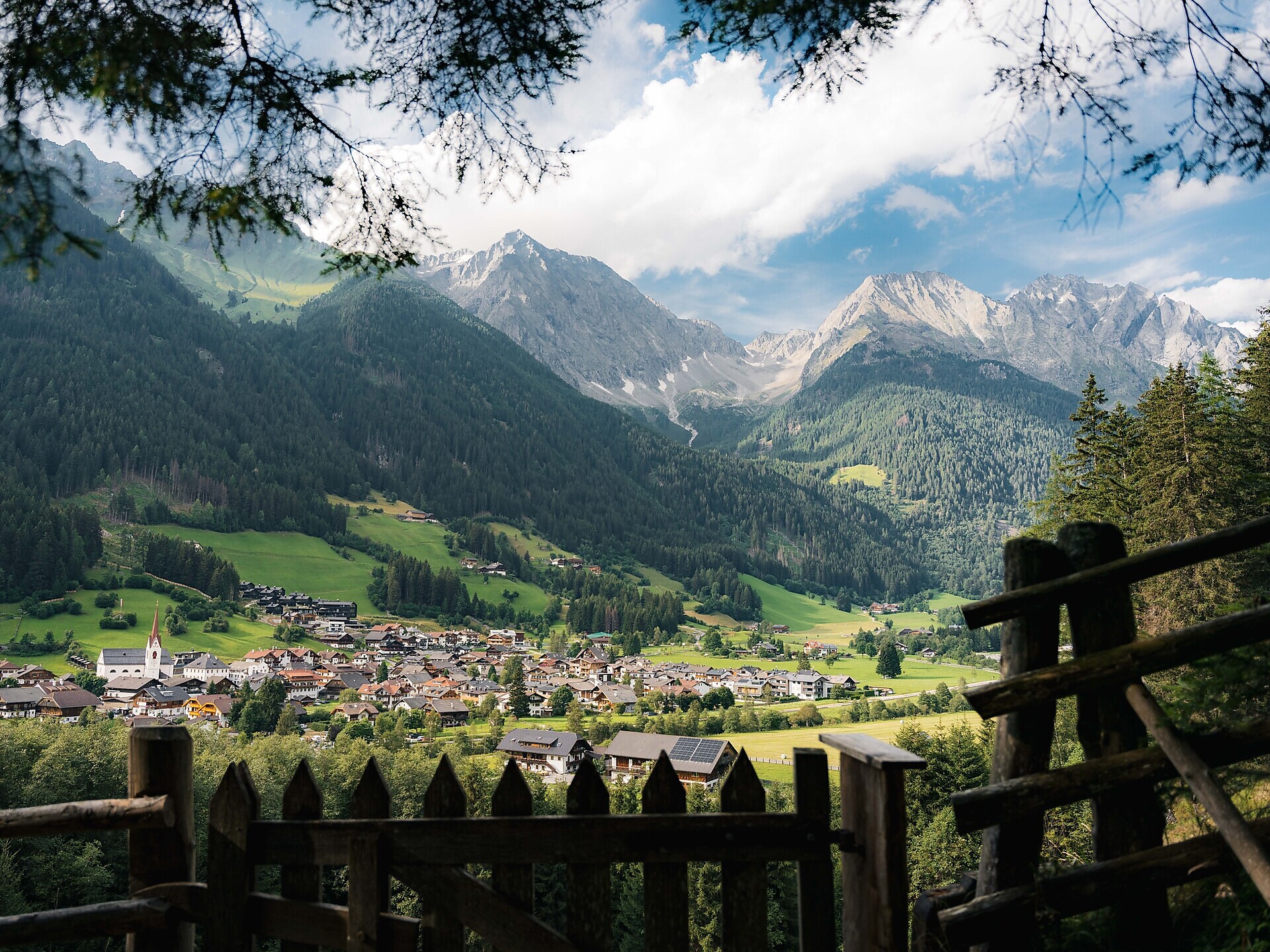 Genusswanderung mit Gilbert: Wanderweg Nr. 1 vom Antholzer See nach Mittertal - Dolomitenregion Kronplatz - #1 - suedtirol.info