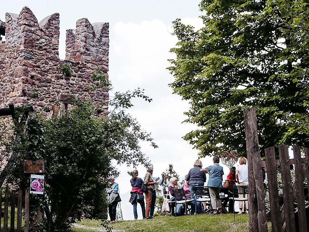 Garden at Wolfsthurn Castle - The Garden of Andriano & Terlano 2026 - Alto Adige Wine Road - #1 - suedtirol.info