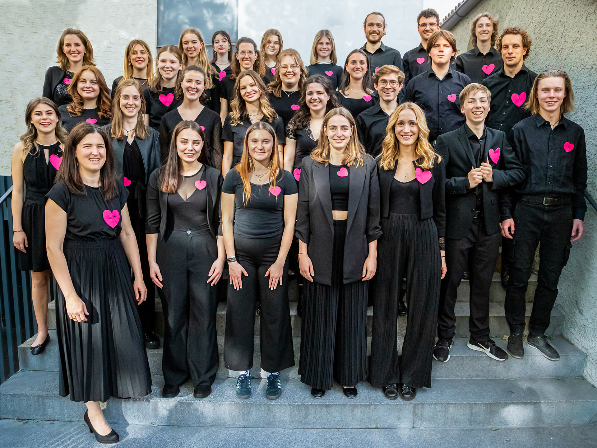 Village square: Concert of the youth choir Voci.ssimo - Dolomites Region Seiser Alm - #1 - suedtirol.info