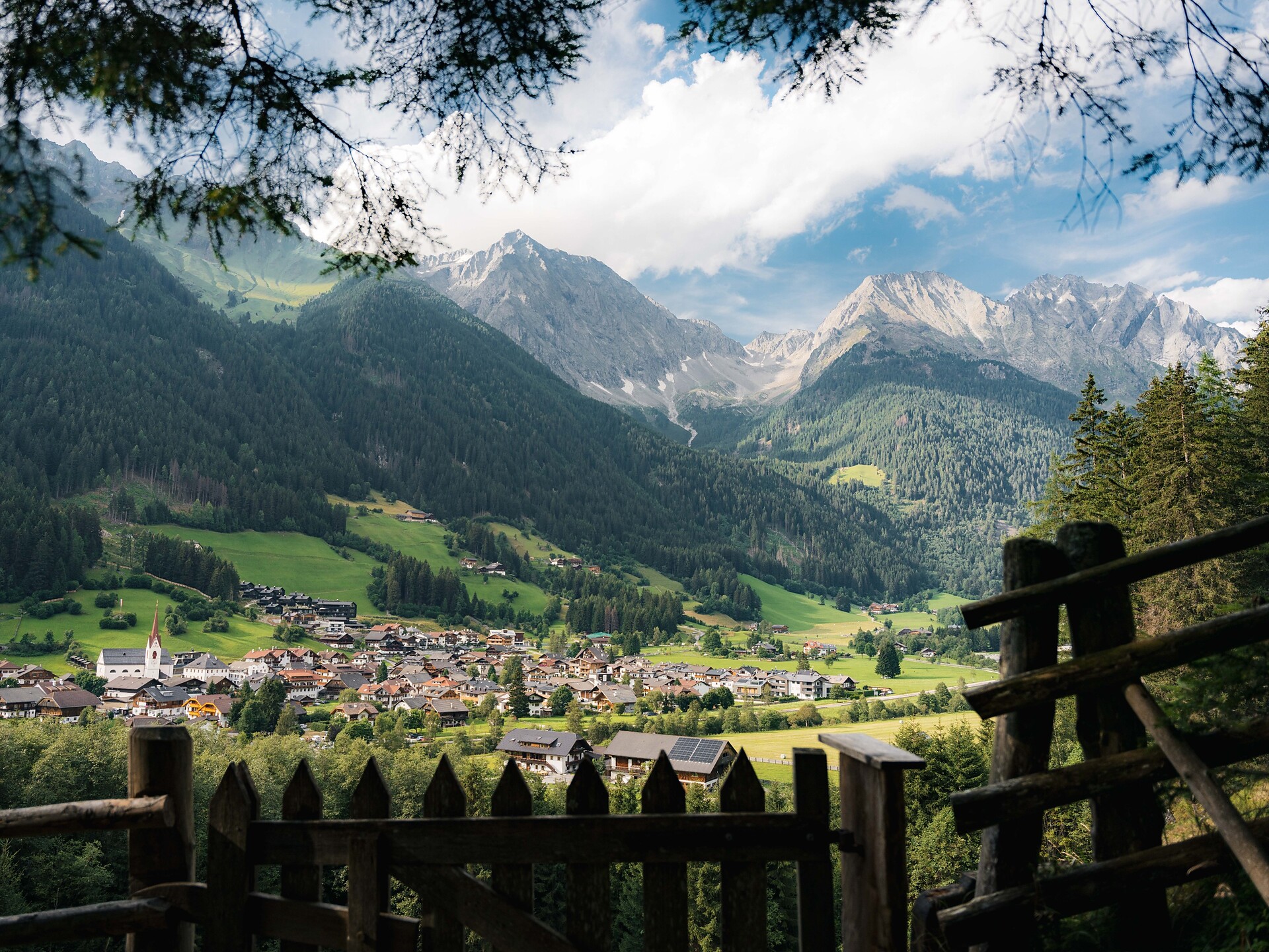 Scenic Hike with Gilbert: trail no. 1 from Lake Antholz to Antholz Mittertal - Dolomites Region Kronplatz/Plan de Corones - #1 - suedtirol.info