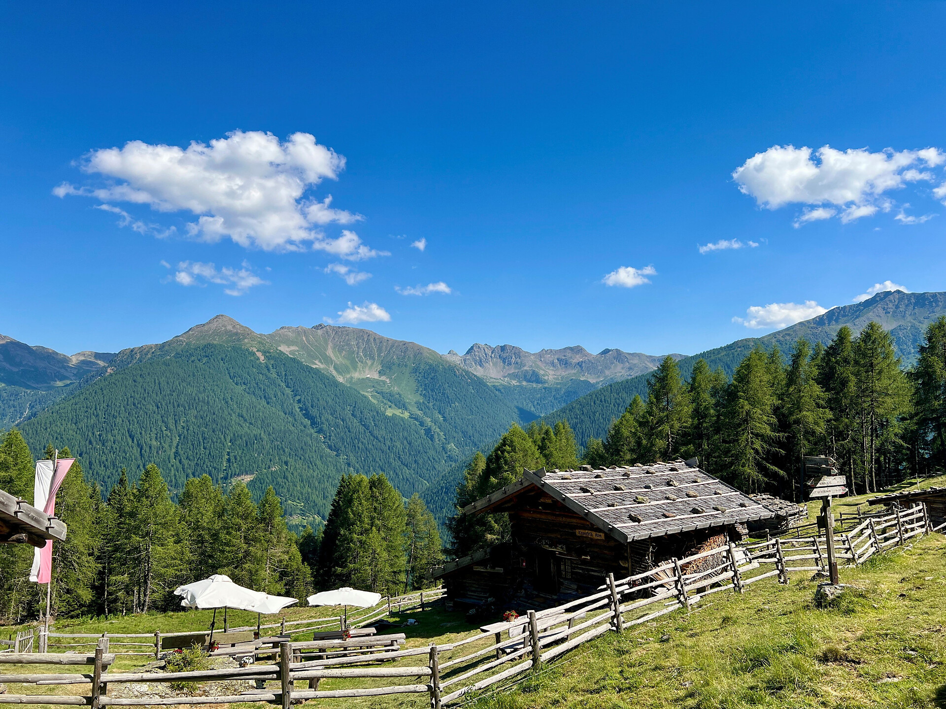 Guided hike "Flatschhöfe – Kaserfeld – Schusterhüttl – Flatschbergalm" - Meran/Merano and environs - #2 - suedtirol.info
