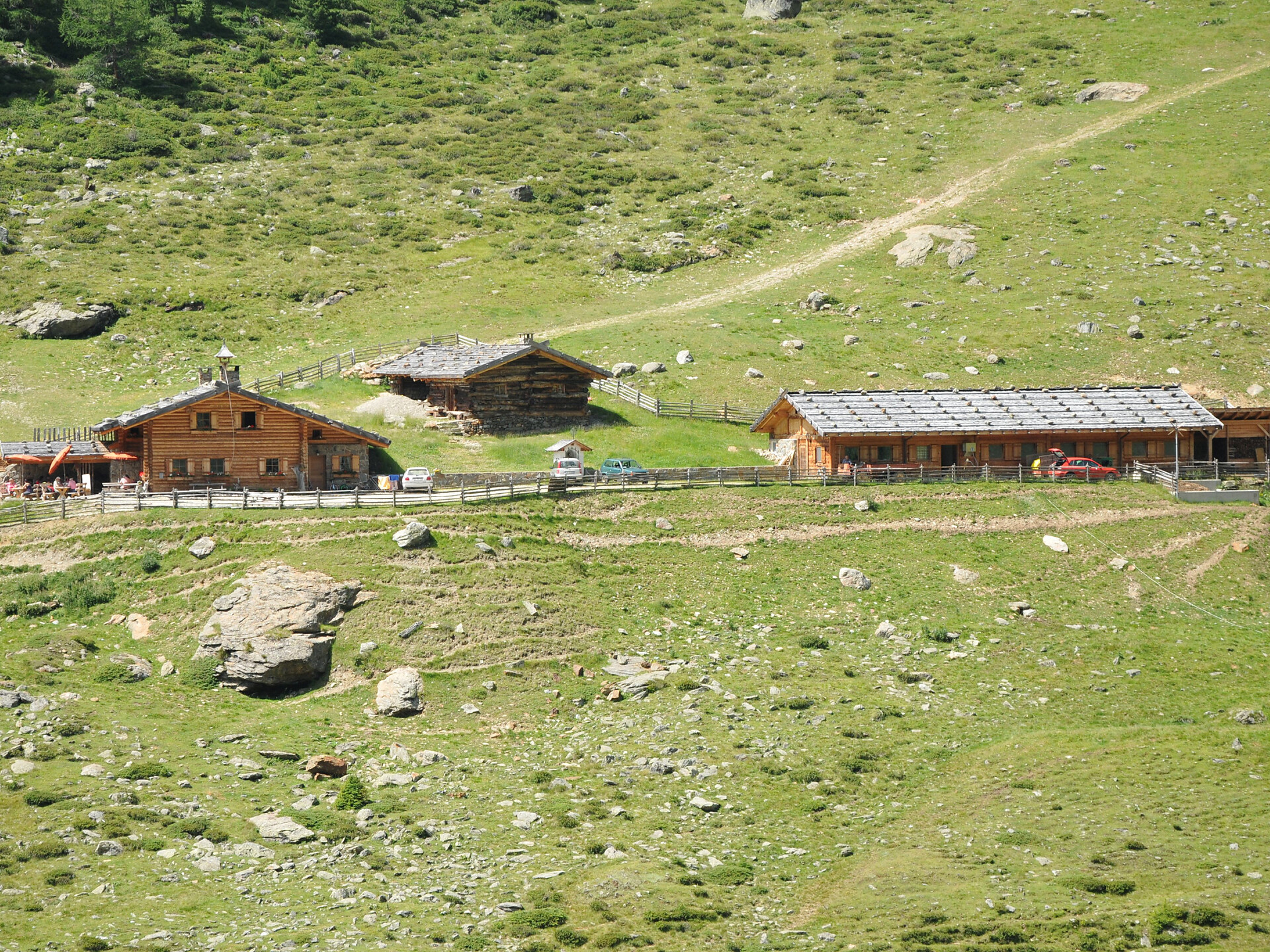 Guided hike "Flatschhöfe – Kaserfeld – Schusterhüttl – Flatschbergalm" - Meran/Merano and environs - #1 - suedtirol.info