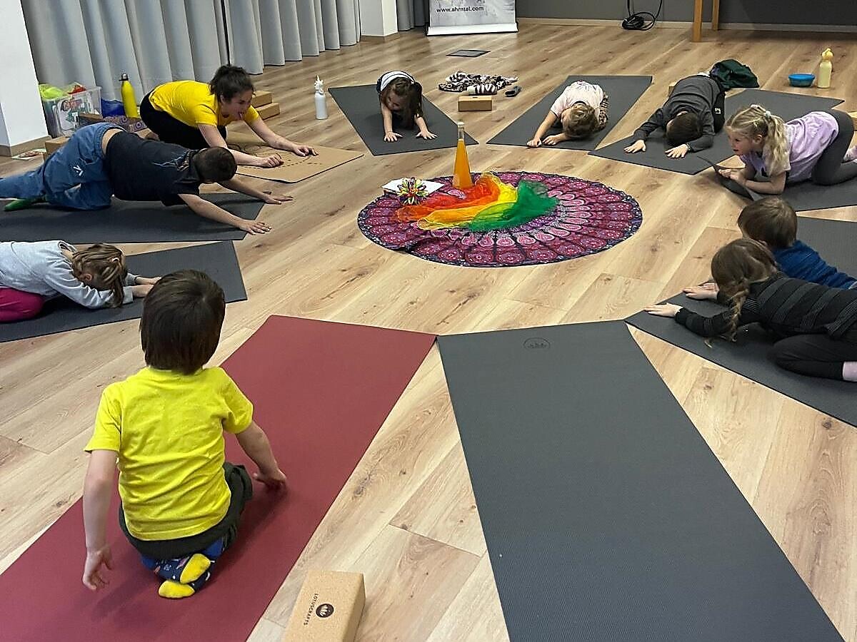 GUEST PASS | La forza dell’arcobaleno - Yoga per bambini - Valle Aurina - #1 - suedtirol.info