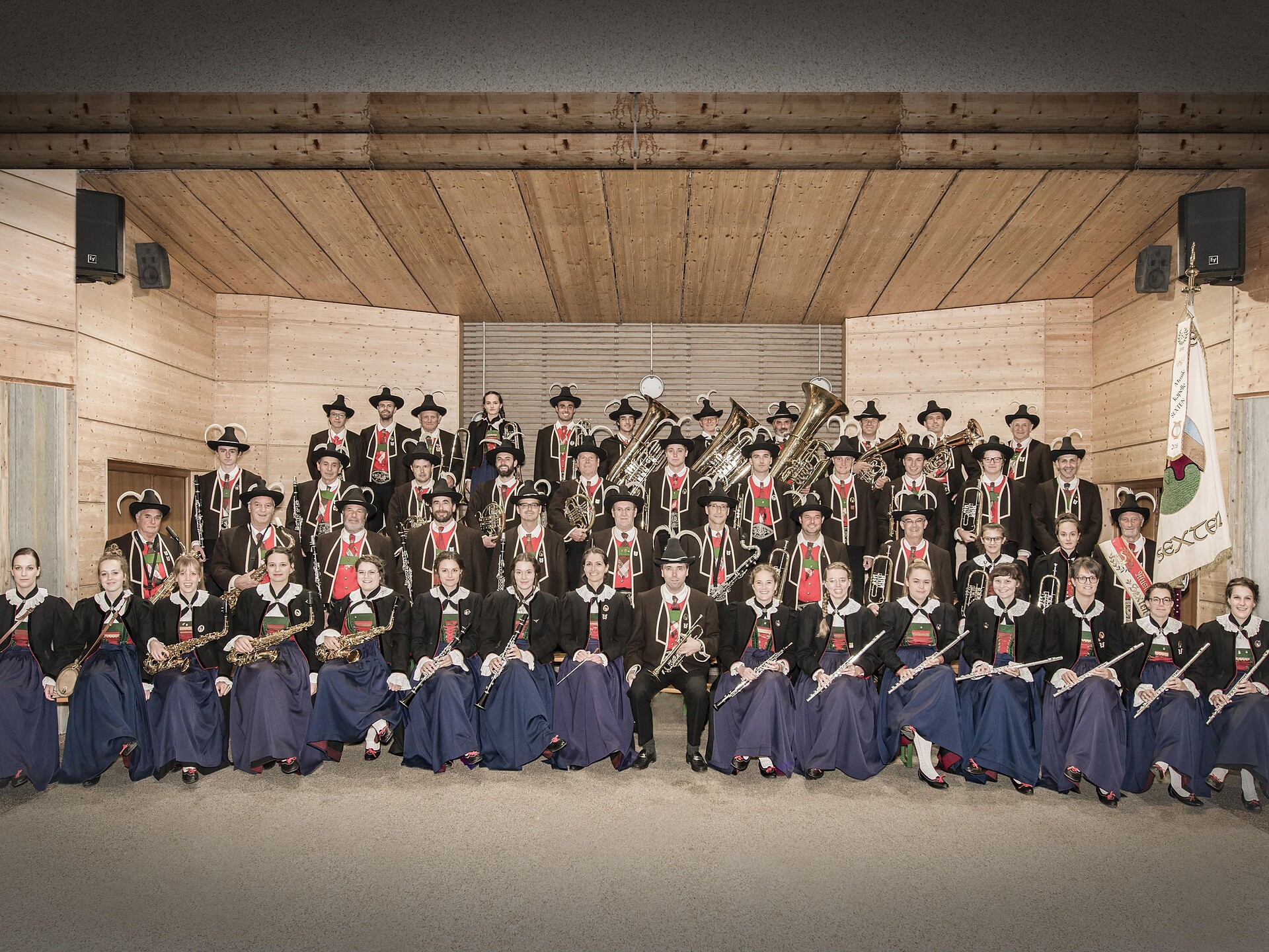 Mass in church with procession - Dolomites Region 3 Zinnen - #1 - suedtirol.info