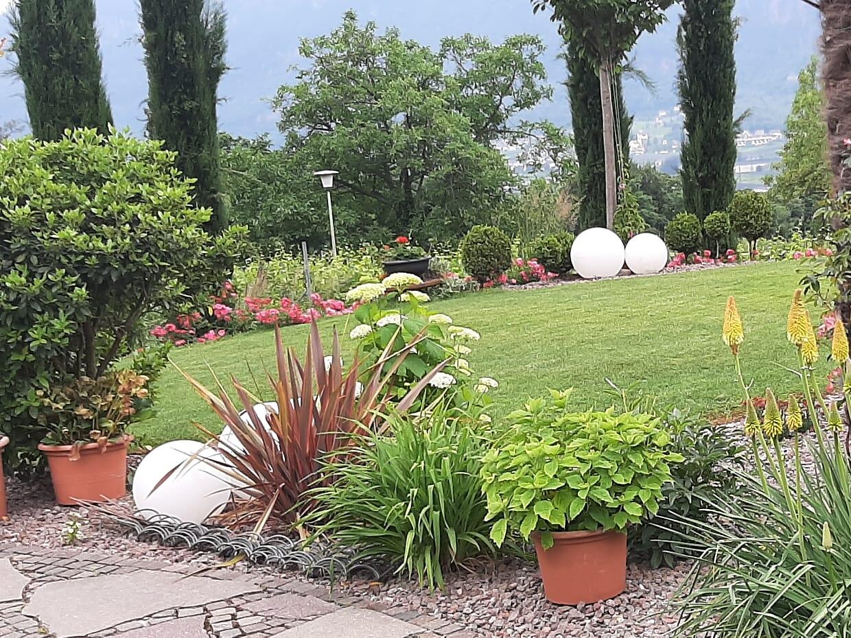 Garten und Kunsthandwerk am Haus Rosengarten - Gartenliebe Andrian & Terlan 2025 Andrian 2 suedtirol.info
