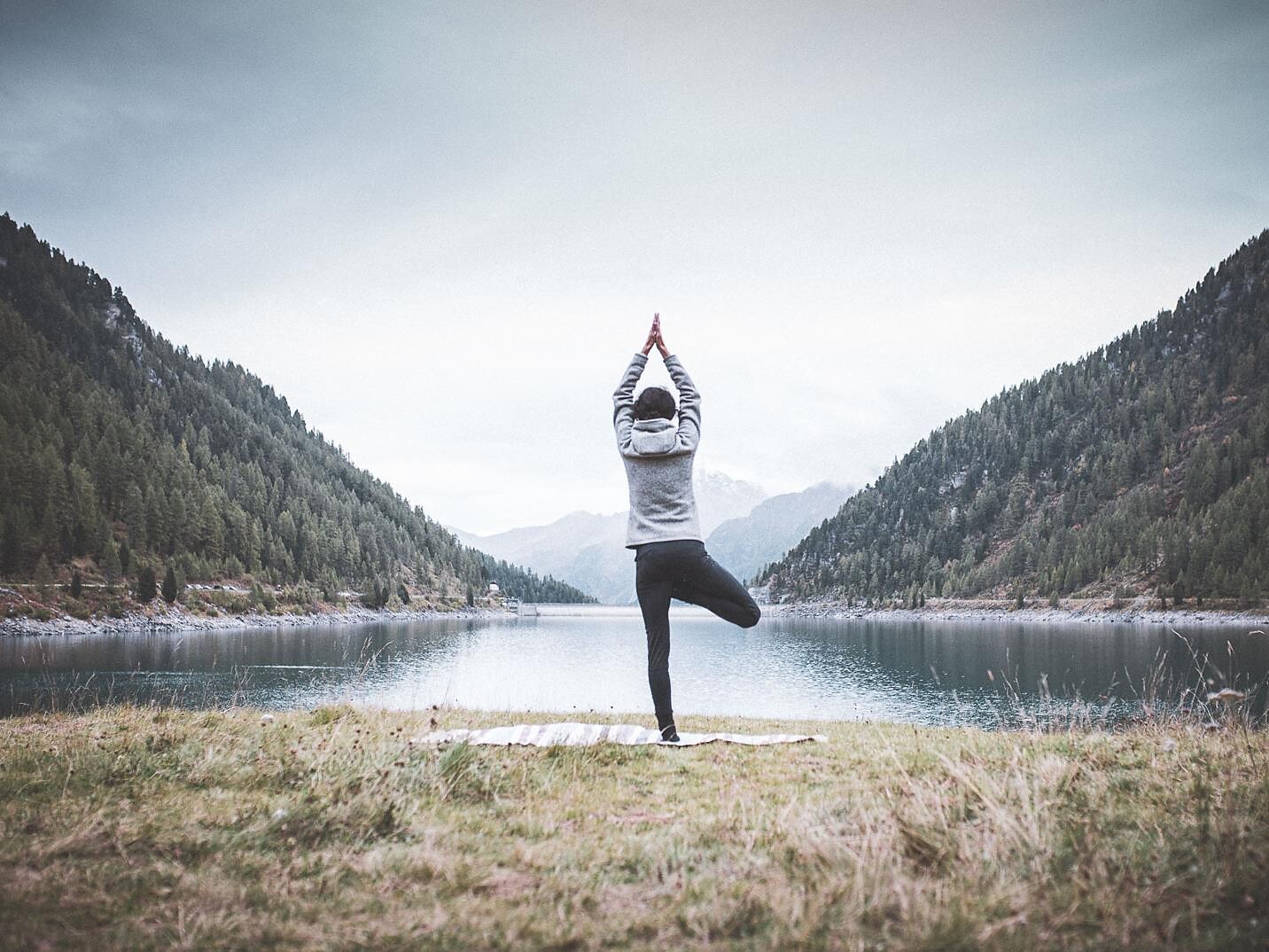 GUEST PASS HIGHLIGHT | Yoga at the mountain lake at 1,800 m - Ahrntal/Valle Aurina - #1 - suedtirol.info