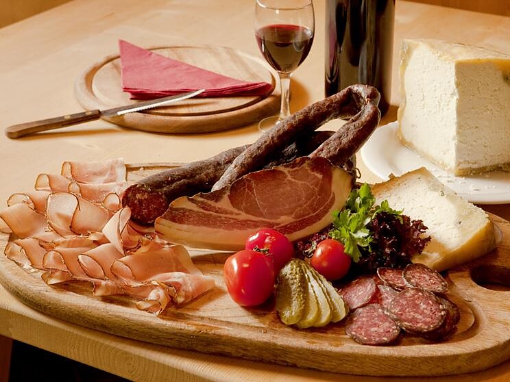 Free speck sampling - Ahrntal/Valle Aurina - #1 - suedtirol.info