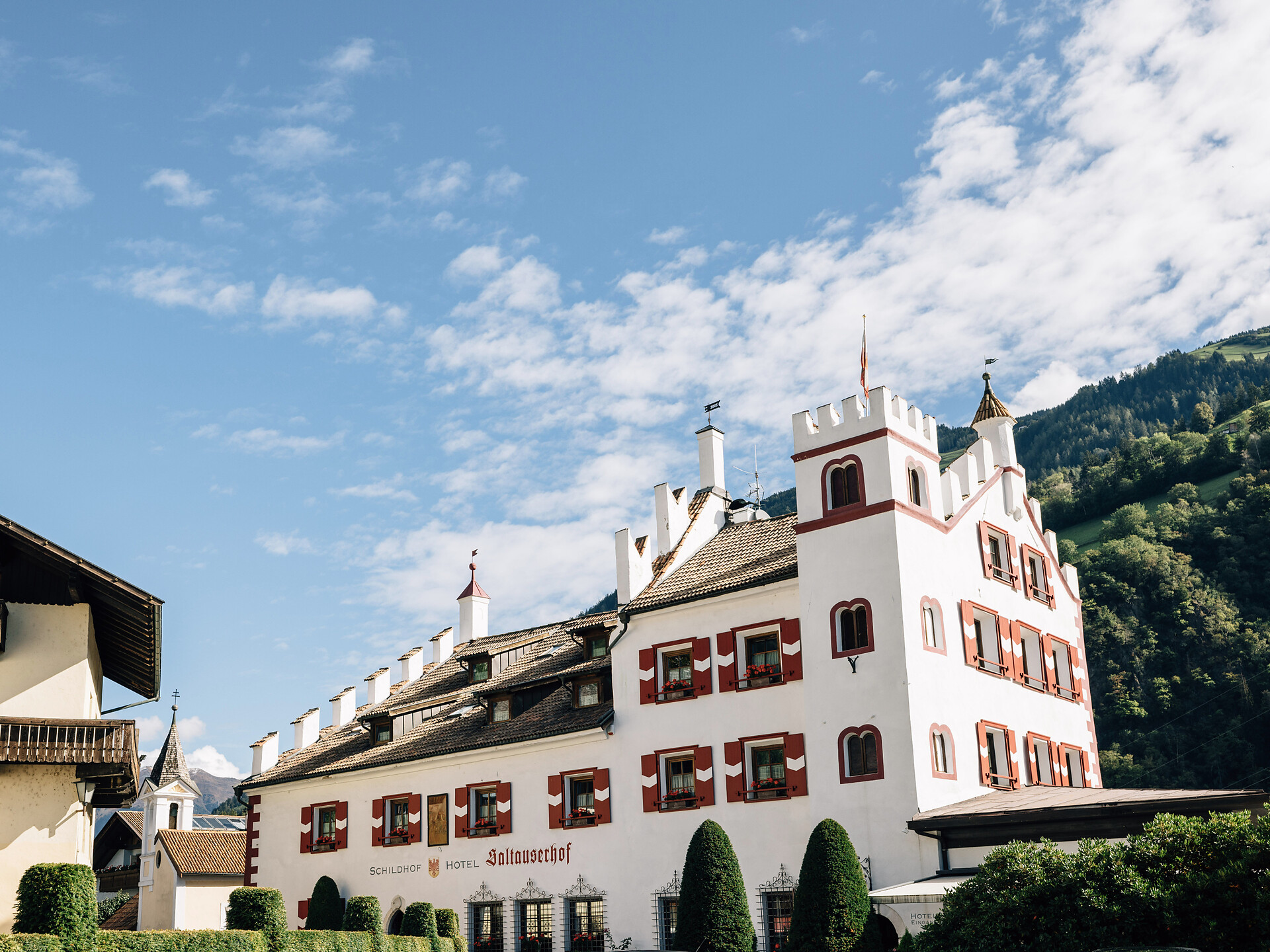 Geführte Wanderung zu den Schildhöfen mit Mittagessen - Meran und Umgebung - #3 - suedtirol.info