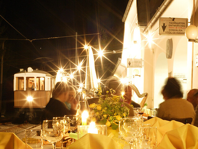 Gastronomische Nachtfahrt mit der Rittner Bahn Ritten 2 suedtirol.info