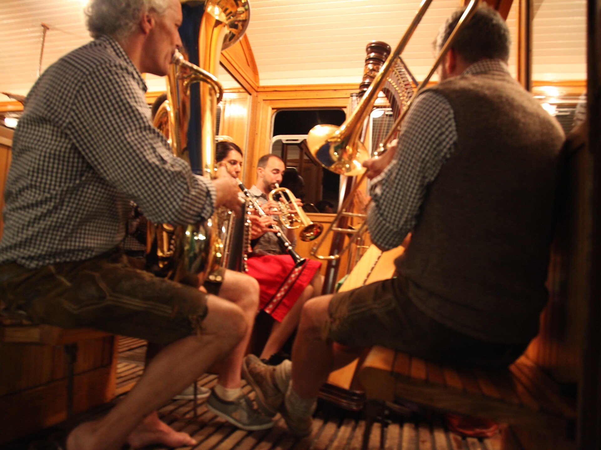 Gastronomische Nachtfahrt mit der Rittner Bahn Ritten 3 suedtirol.info