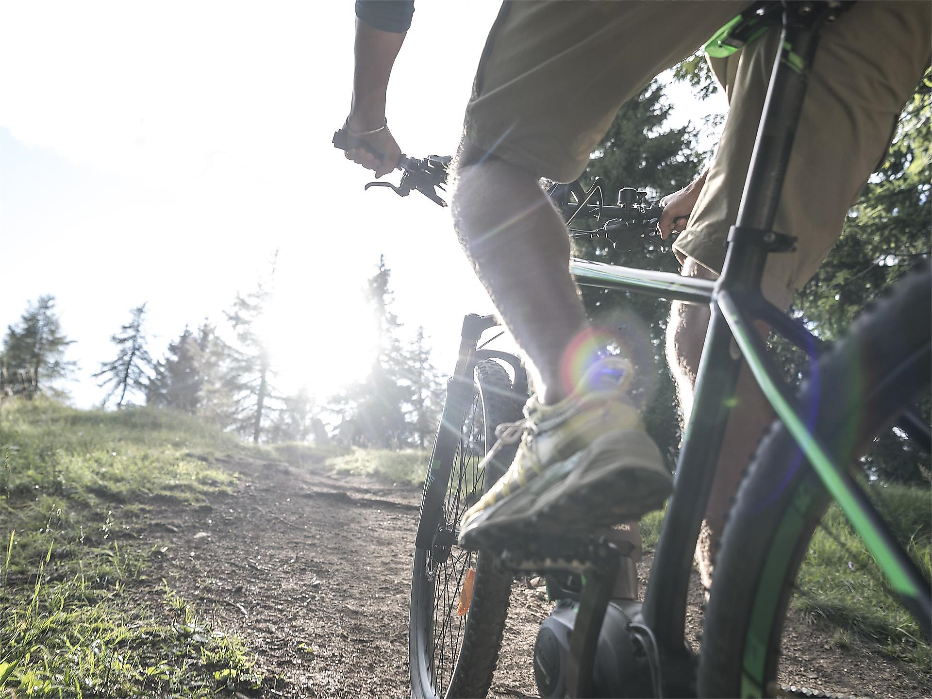 Tour guidata in e-mountain bike intorno ai laghi e alle buche di ghiaccio - Strada del Vino - #1 - suedtirol.info
