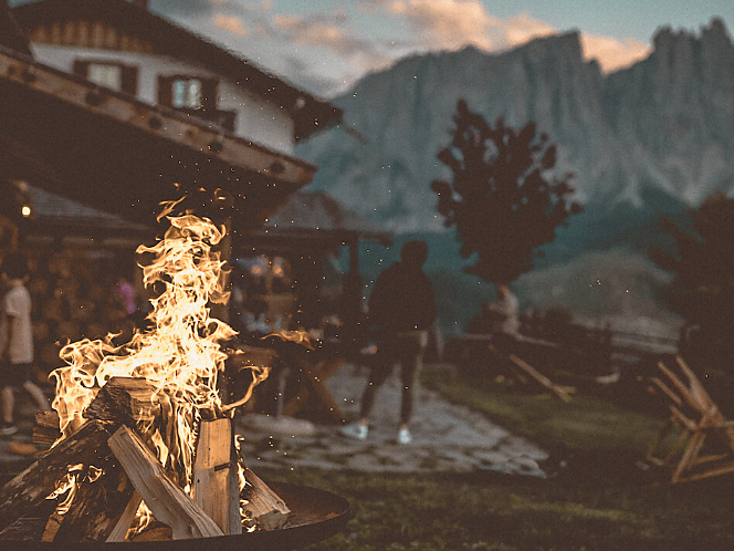 Grill & Chill presso il maso Ladritscher Hof: good music, food & fun Nova Levante 1 suedtirol.info