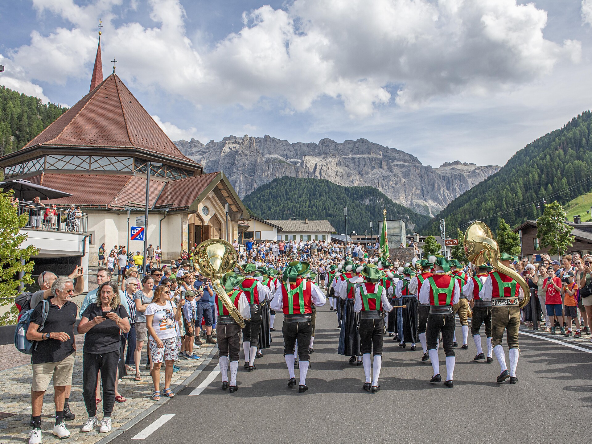 Gröden in Tracht Wolkenstein 1 suedtirol.info