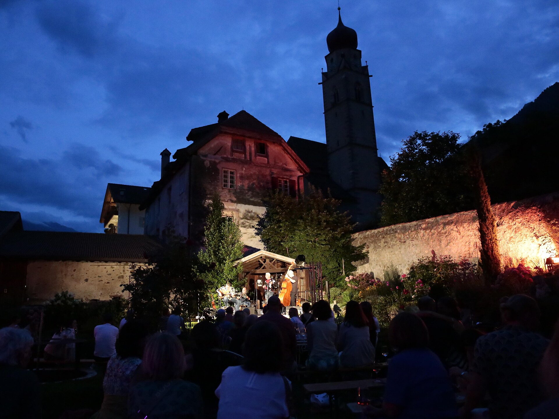 Garden beats - Wine & Music con "The Flatmates" Parcines 2 suedtirol.info