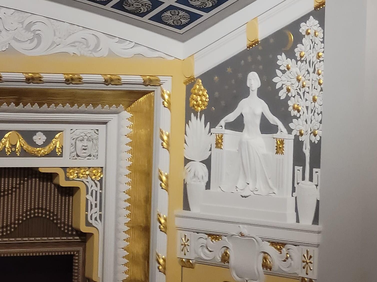 SOLD OUT! Geführte Tour: Stadttheater Meran - Meran und Umgebung - #2 - suedtirol.info