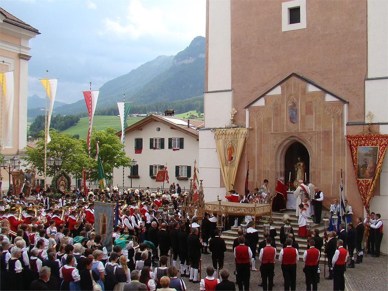 Holy Mass followed by the Thanksgiving procession - Dolomites Region Seiser Alm - #1 - suedtirol.info