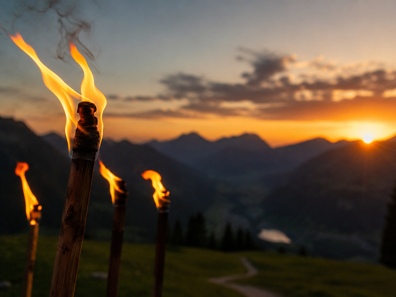 A golden autumn treat - evening at the mountain hut with torchlight walk - Vinschgau/Val Venosta - #1 - suedtirol.info