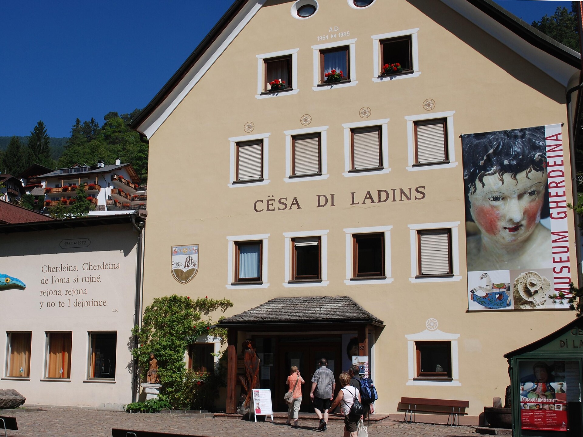 Giro storico del paese di Ortisei - Regione dolomitica Val Gardena - #2 - suedtirol.info