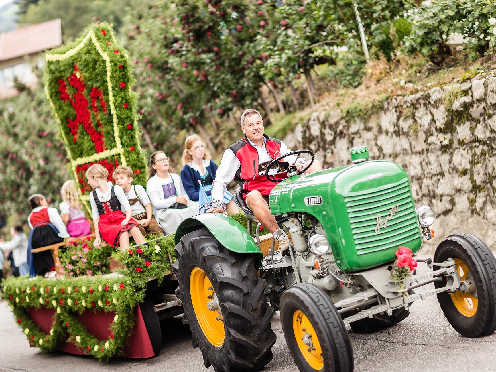 Traditional autumn festival: parade of the Schützen corps (shooters) - Meran/Merano and environs - #2 - suedtirol.info