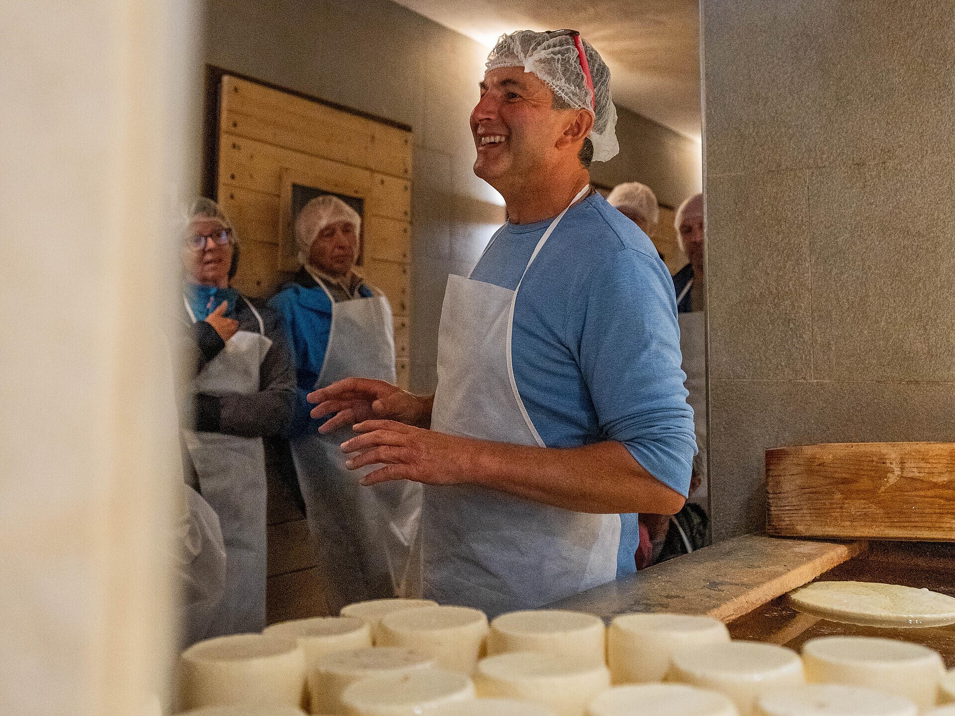 Hofkäserei Gatscher: Mit Leib und Seele bei der Arbeit - Dolomitenregion Kronplatz - #3 - suedtirol.info