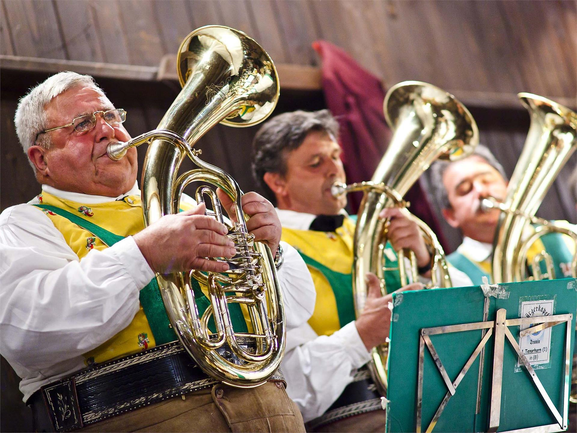 Concert for the grape harvest Tramin an der Weinstraße/Termeno sulla Strada del Vino 1 suedtirol.info