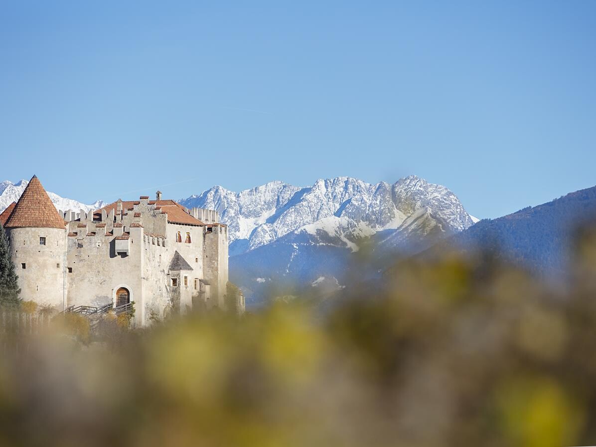 Exhibition from at the Kastelbell Castle by Reinhold Tappeiner Kastelbell-Tschars/Castelbello-Ciardes 1 suedtirol.info