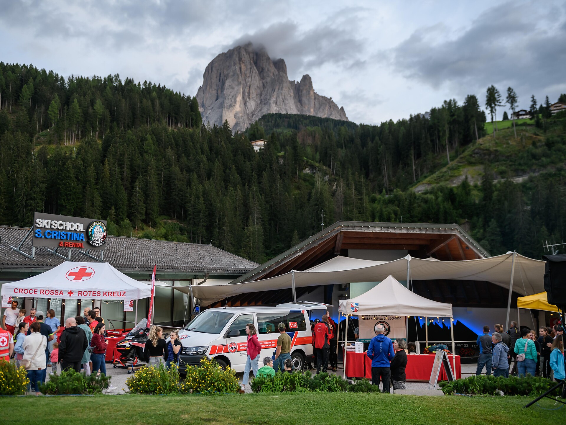 Everyday Heroes:Live demonstration by the civil protection groups of Val Gardena - Dolomites Region Val Gardena - #2 - suedtirol.info