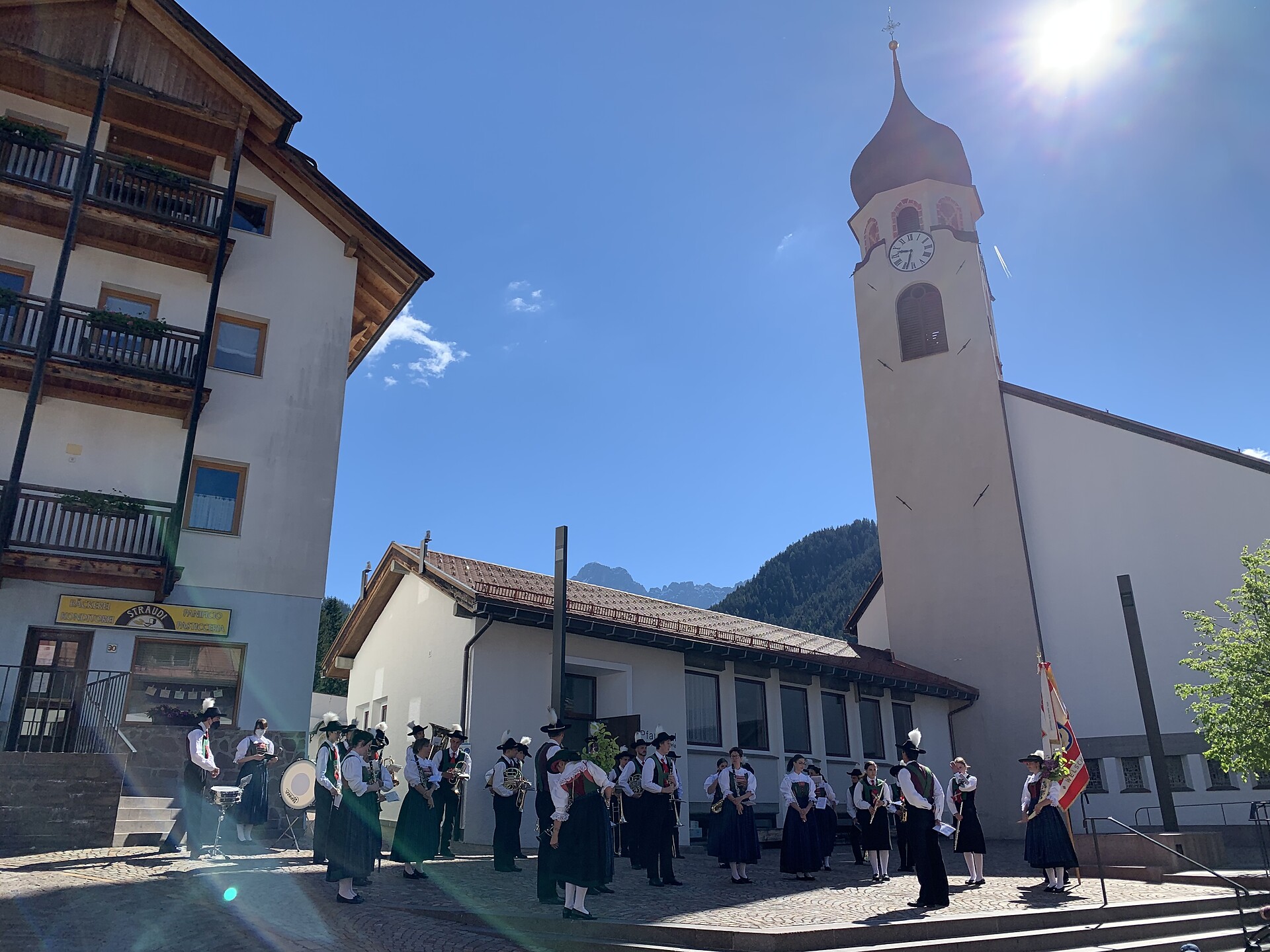 Sacred Heart concert of the traditional music band Welschnofen | Nova Levante Welschnofen/Nova Levante 2 suedtirol.info
