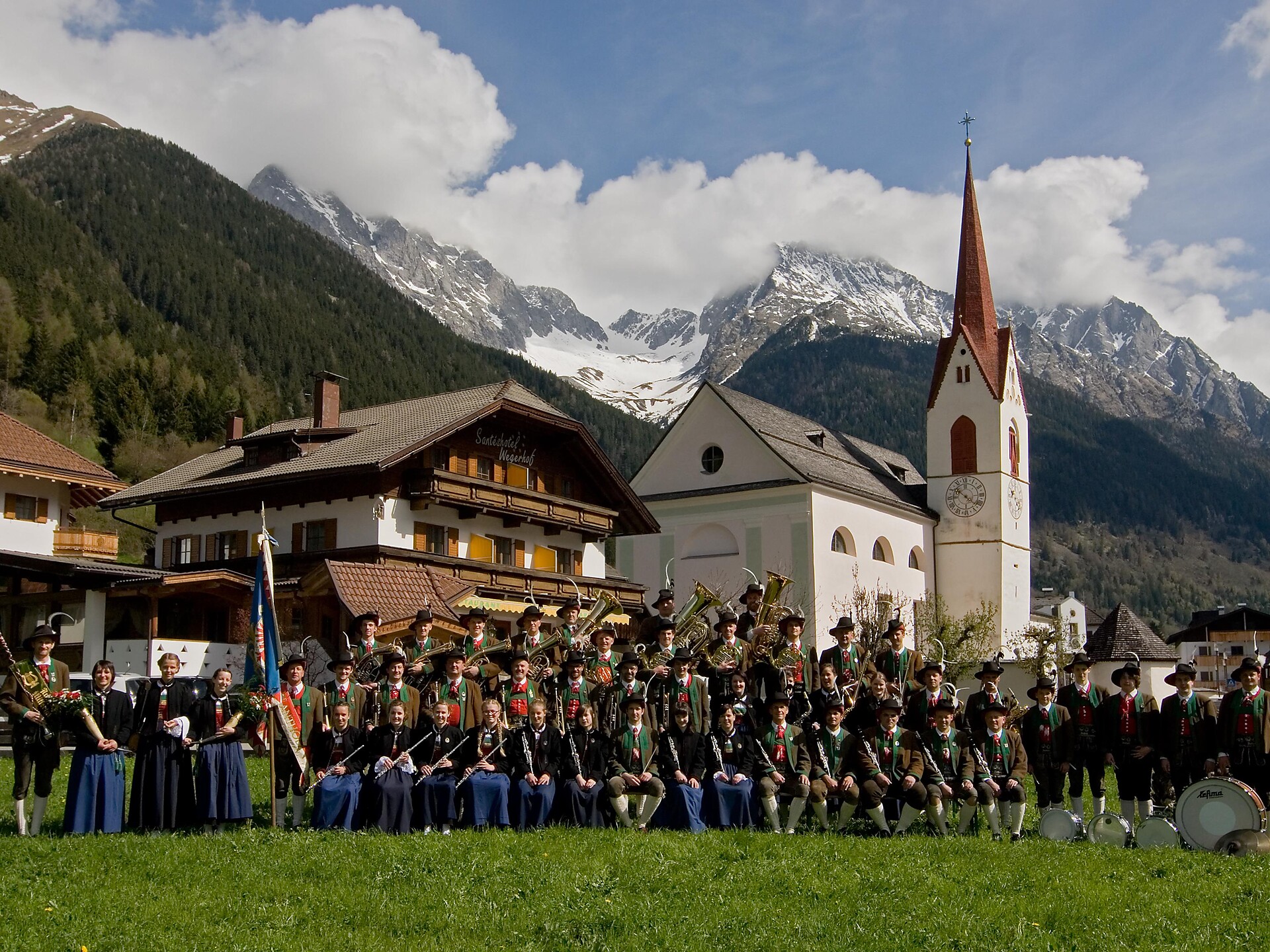 Herz Jesu Frühschoppen mit Konzert Rasen-Antholz 1 suedtirol.info
