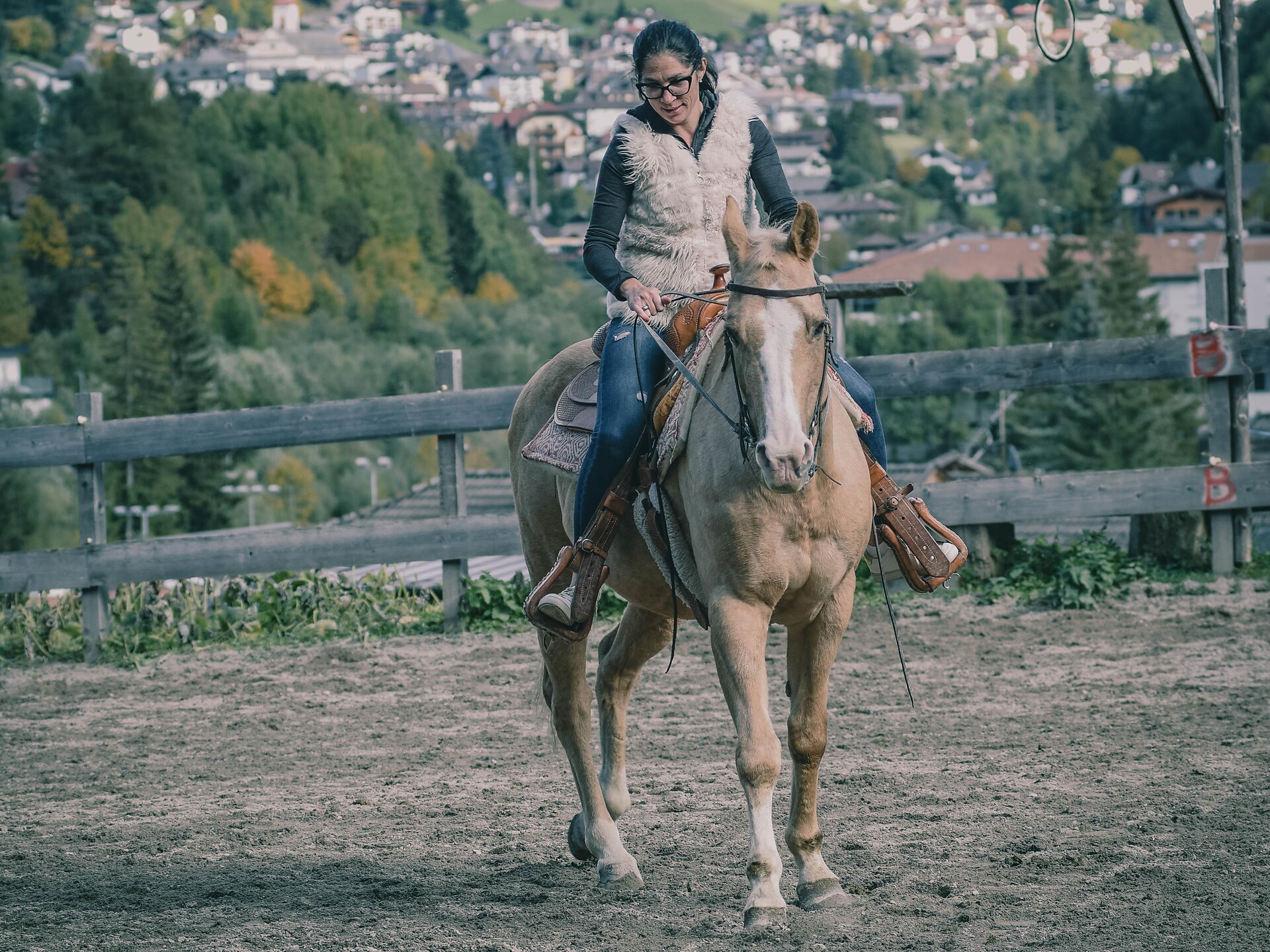 On the saddle of a horse: adventure at the riding stable - Dolomites Region Val Gardena - #1 - suedtirol.info