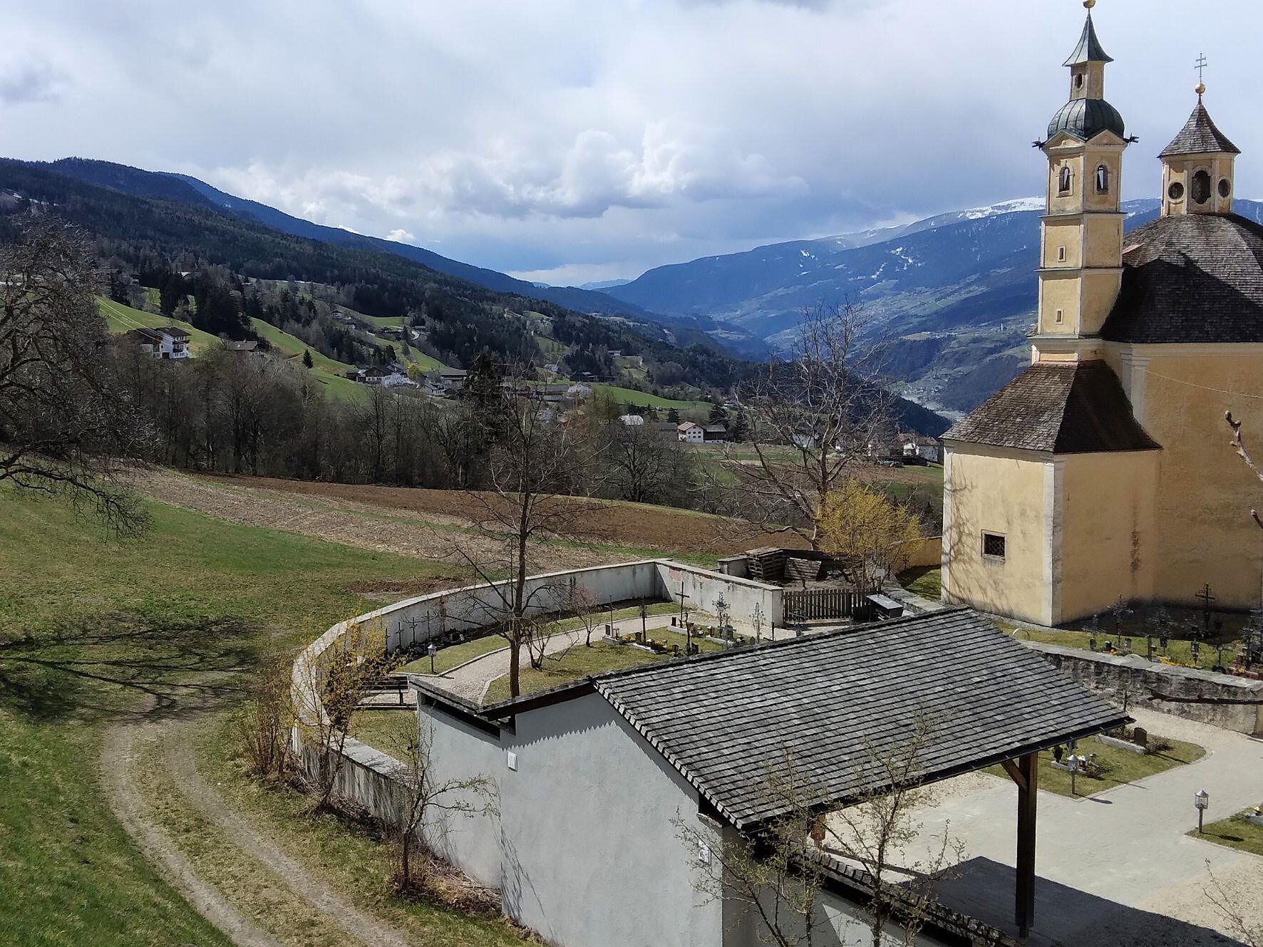 Im Reich der drei heiligen Jungfrauen Geomantisch-archäologischer Spaziergang Brixen 1 suedtirol.info
