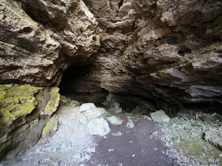 In the bear cave - Conturines, an incredible cave Badia 3 suedtirol.info