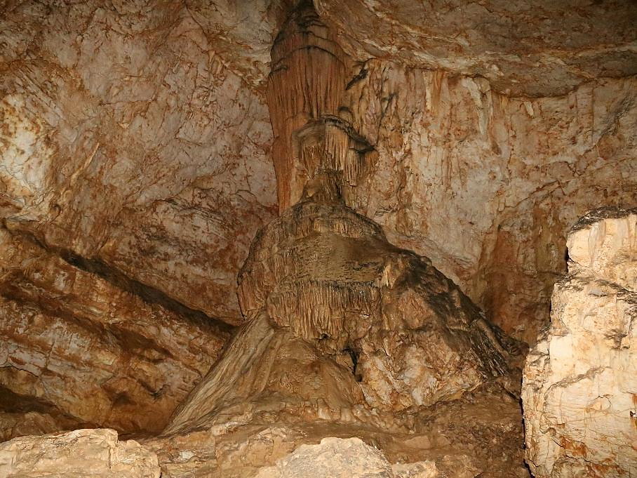 In the bear cave - Conturines, an incredible cave Badia 3 suedtirol.info