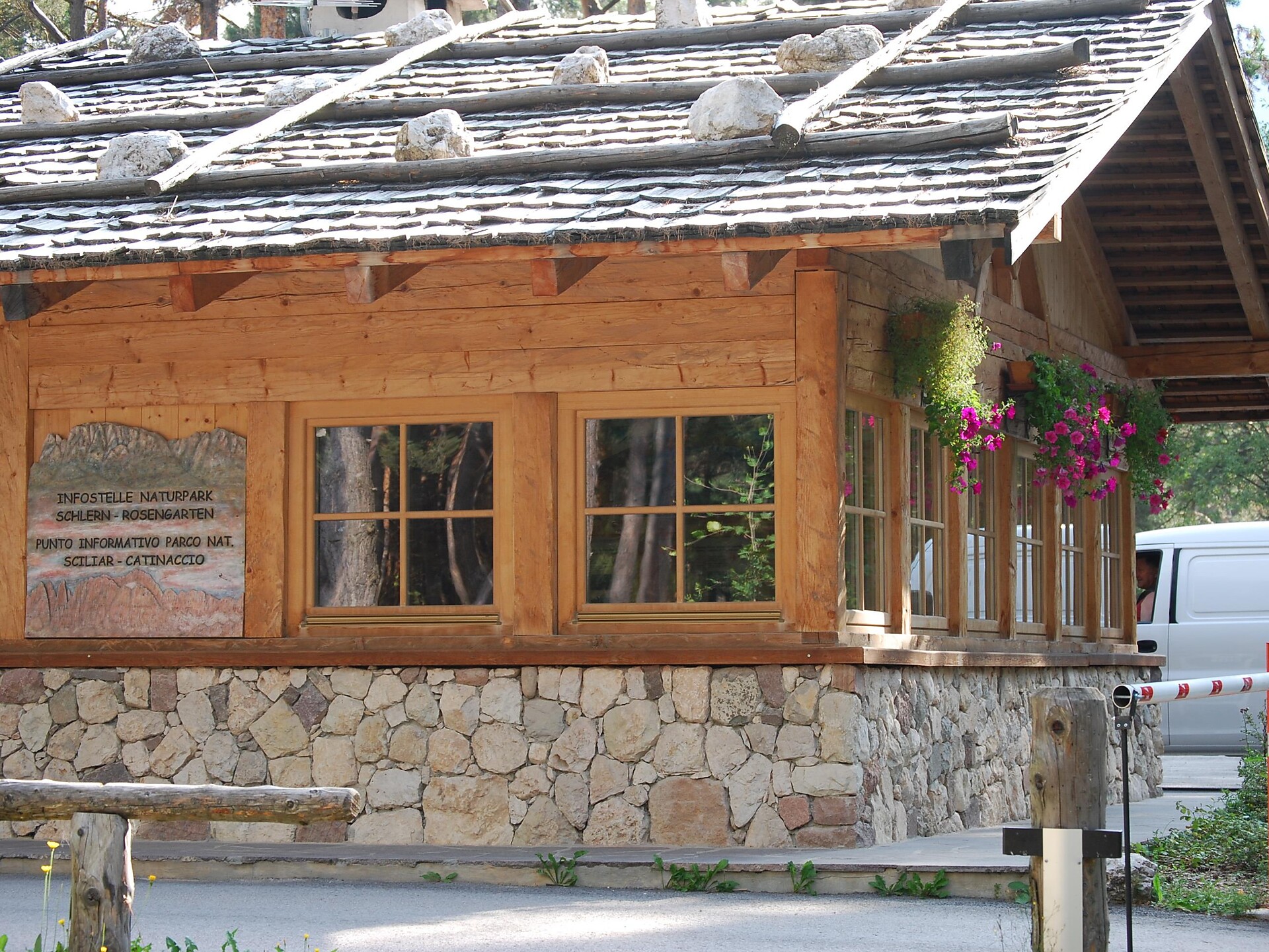 Tavolo informativo & proposte interattive all'Info Parco Laghetto di Fiè - Regione dolomitica Alpe di Siusi - #3 - suedtirol.info