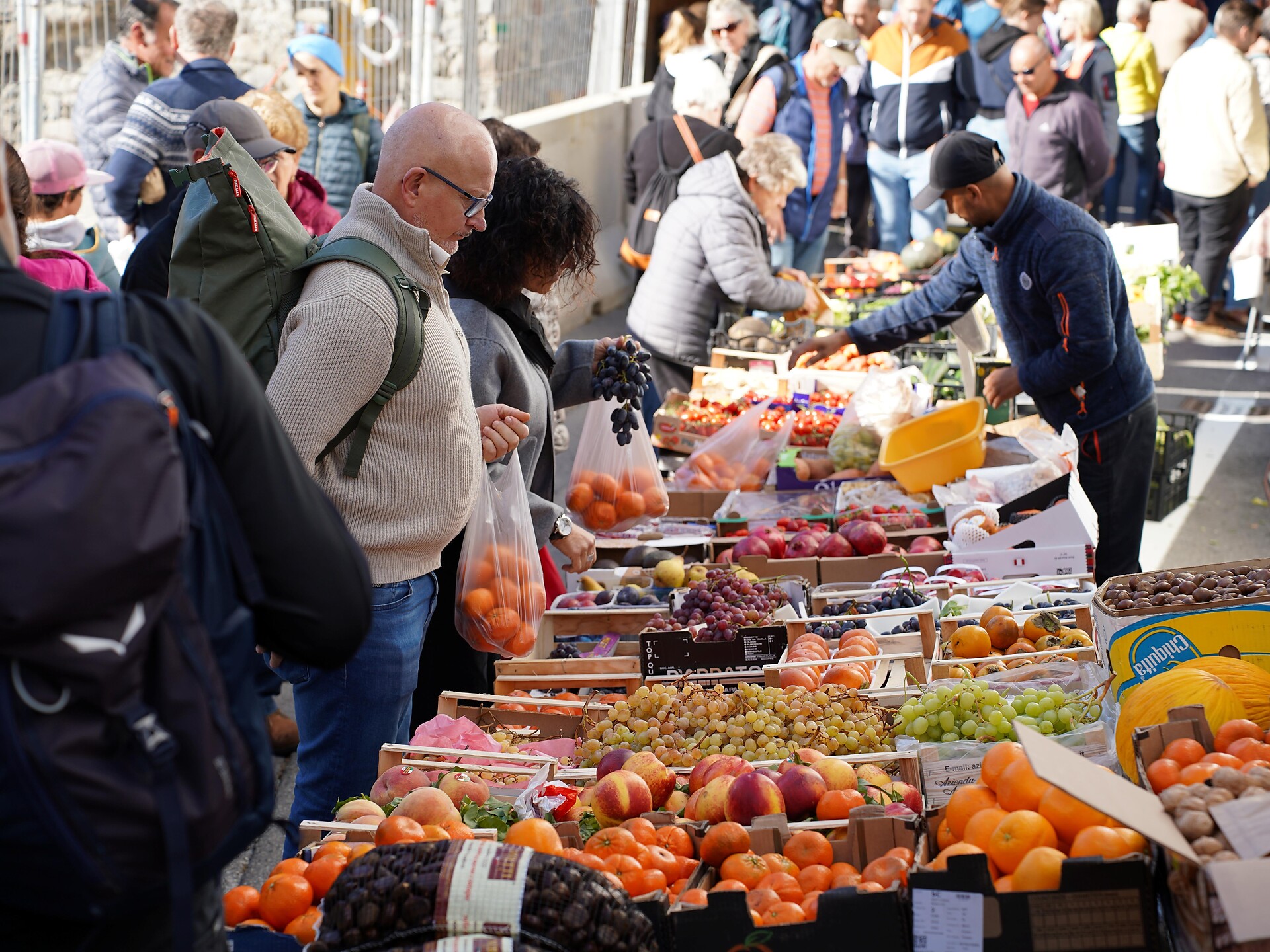 Ogni mercoledì mercato settimanale a Malles - Val Venosta - #1 - suedtirol.info
