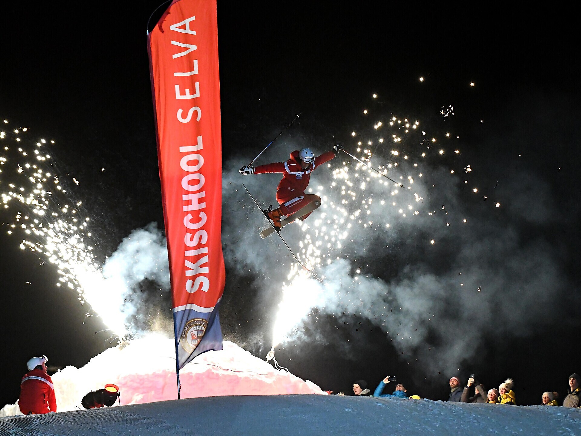 Jubiläums-Skishow – 90 Jahre Skischule Wolkenstein - Dolomitenregion Gröden - #2 - suedtirol.info