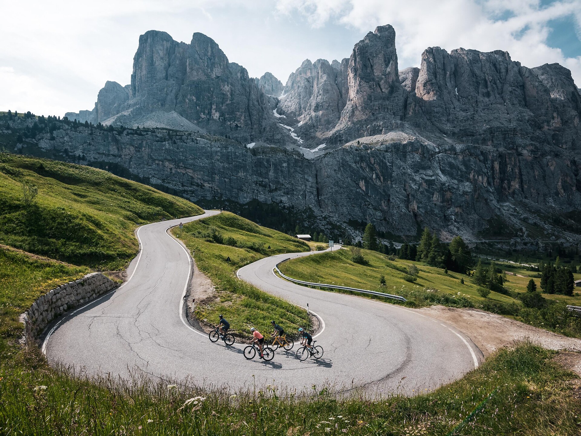 I jun cun la roda - Guided road bike tour Sellaronda Corvara 2 suedtirol.info