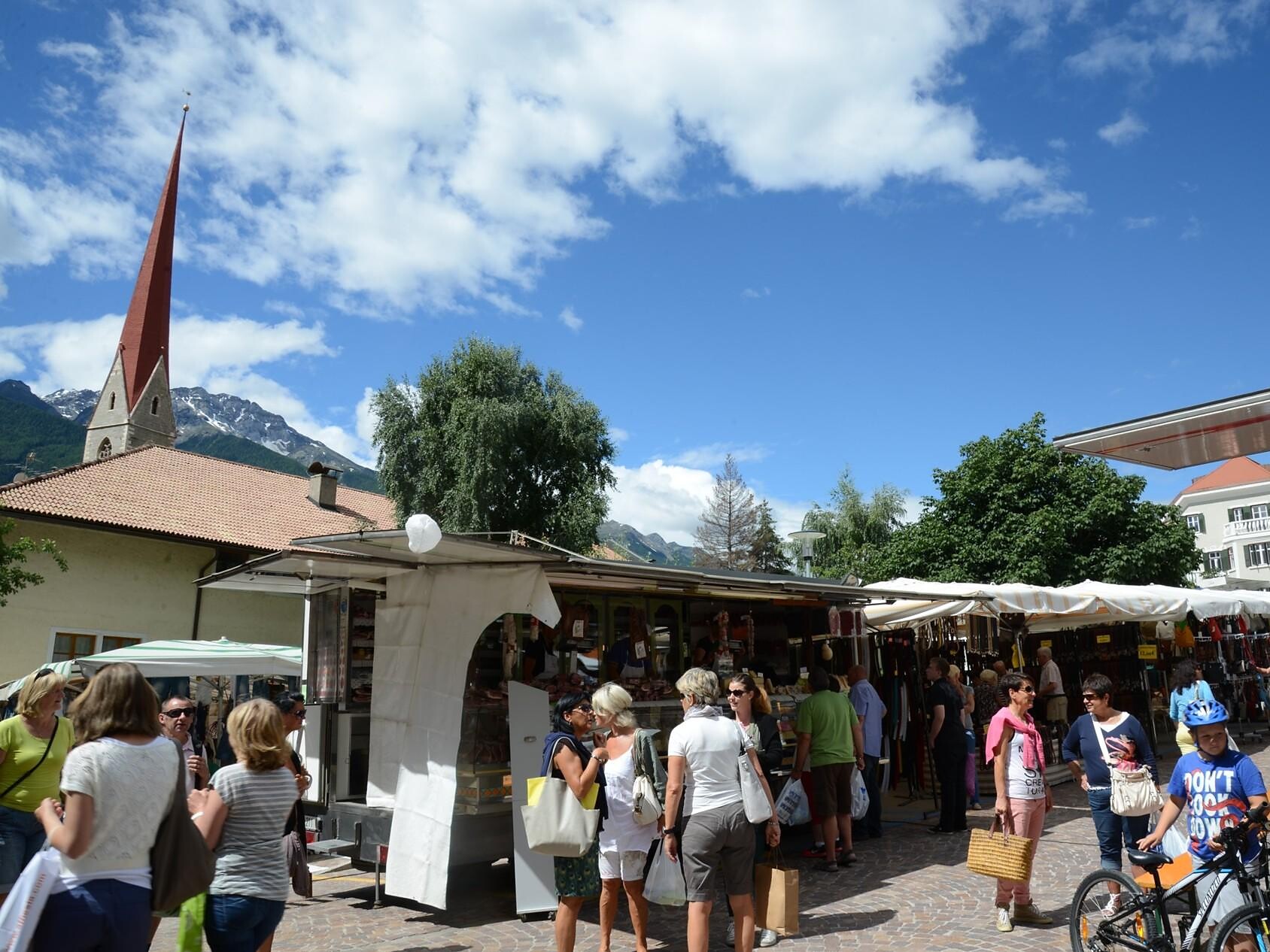 Ogni giovedì mercato settimanale a Silandro Silandro 1 suedtirol.info