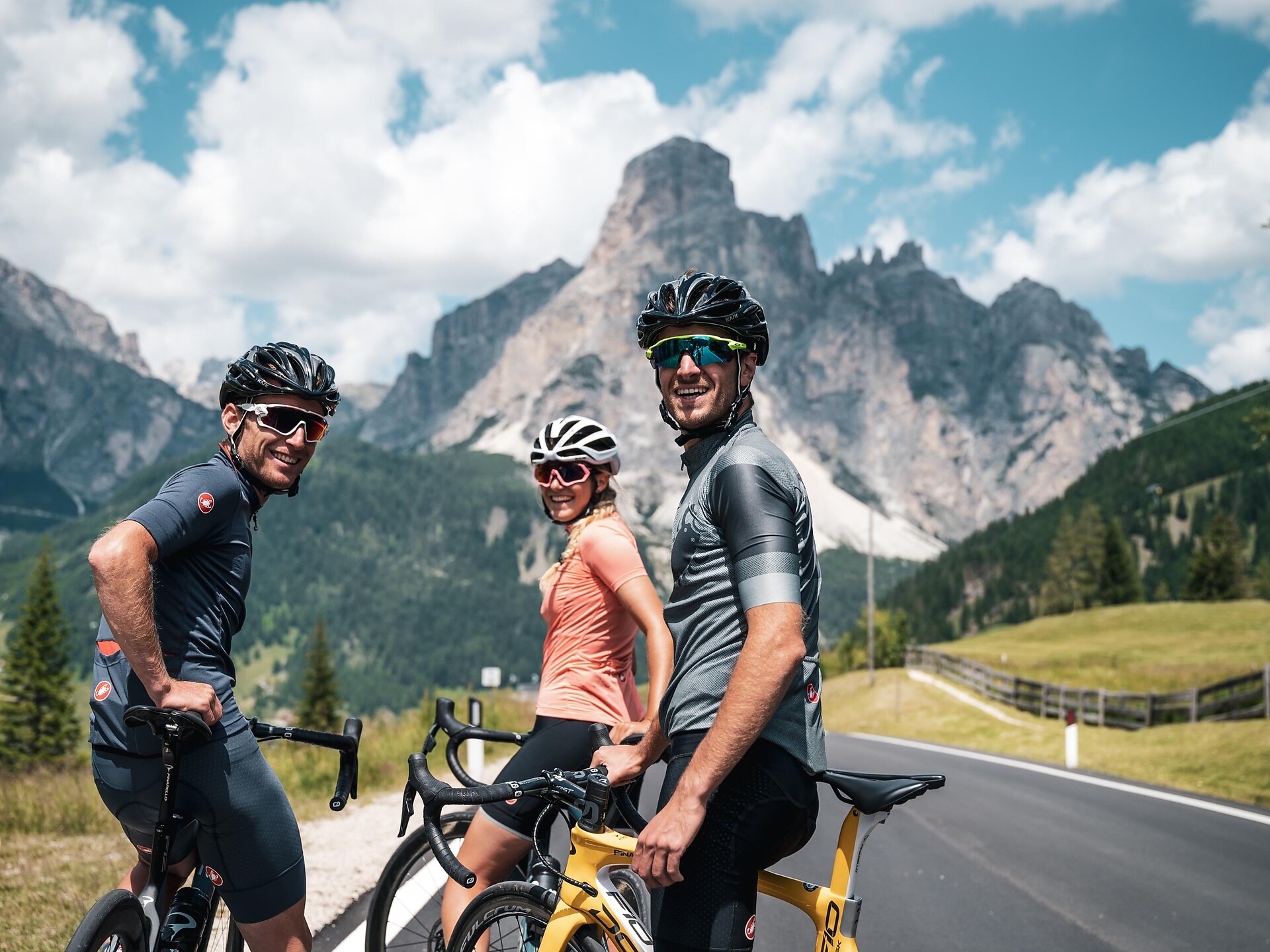I jun cun la roda - Tour guidato in bici da corsa Passo Fedaia Corvara 1 suedtirol.info