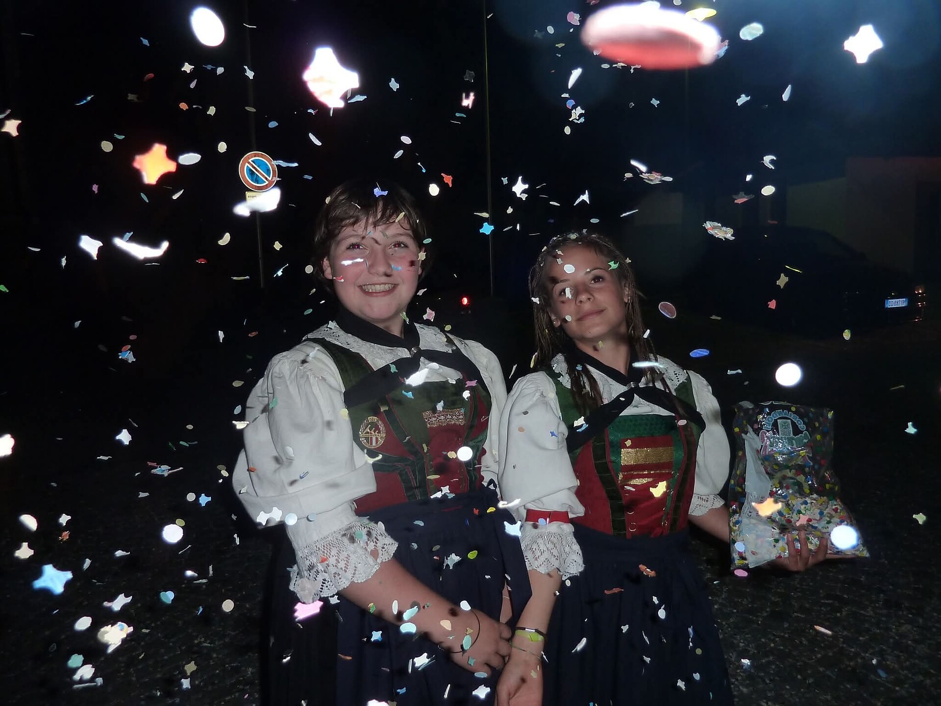 Concert and traditional confetti battle - Dolomites Region 3 Zinnen - #1 - suedtirol.info