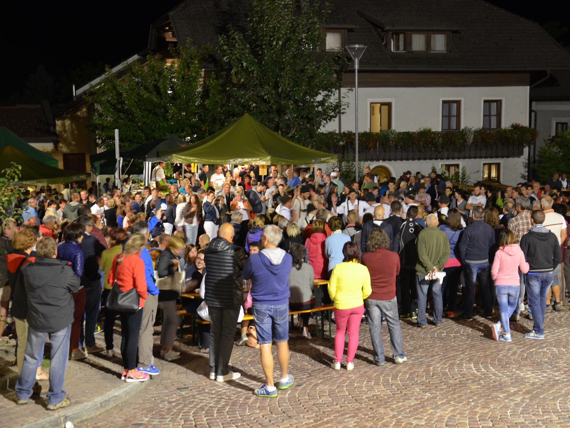 "Standlfest" a Chienes - Festa in piazza - Regione dolomitica Plan de Corones - #1 - suedtirol.info