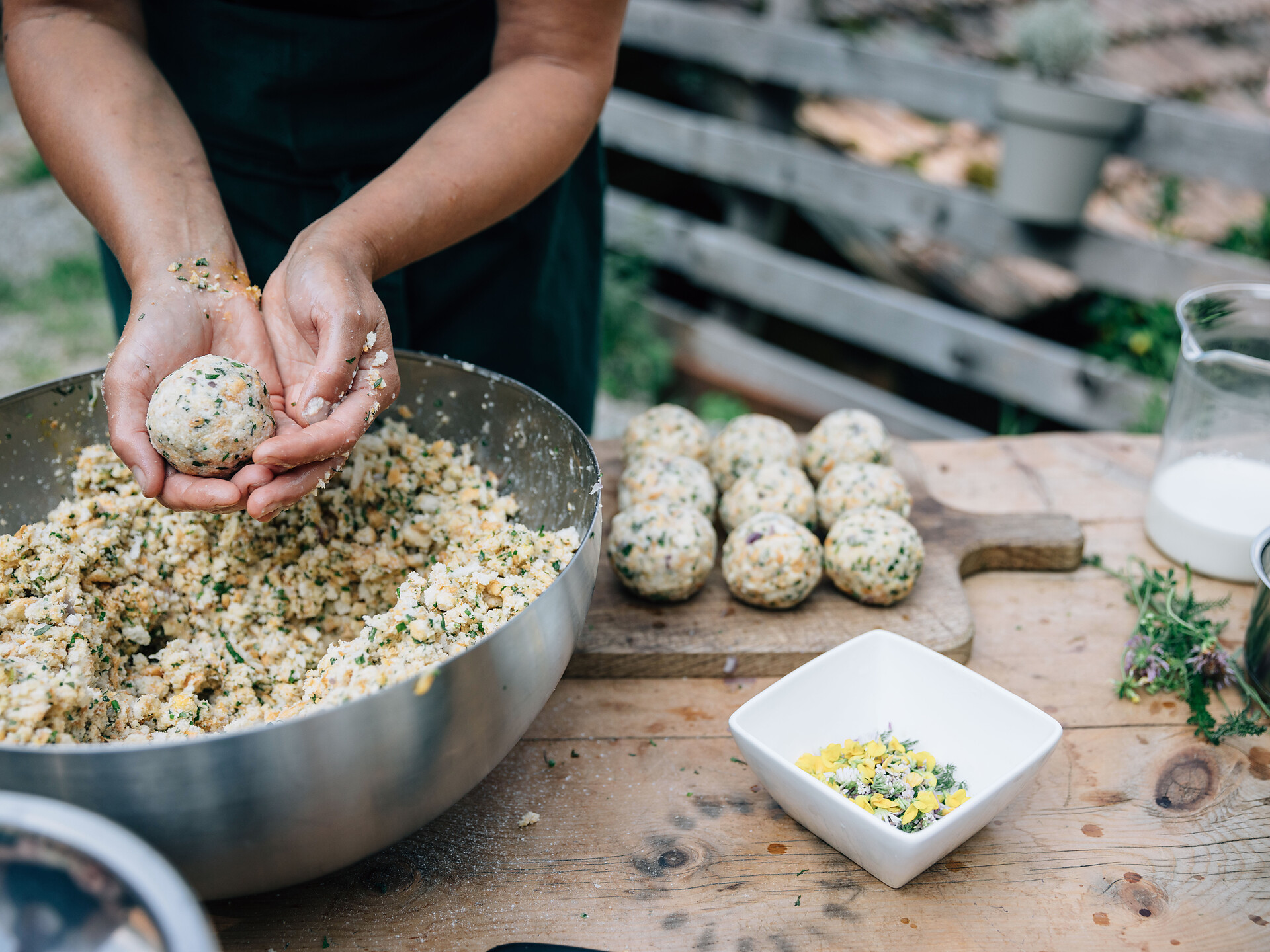Knödel machen und schmecken lassen am Schildhof Obergereuth - Meran und Umgebung - #3 - suedtirol.info