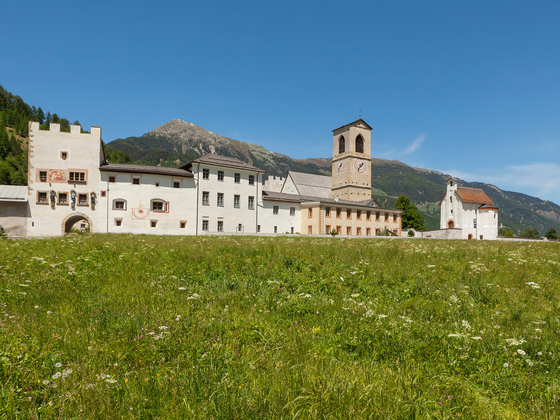 Chiesa e museo nel monastero di San Giovanni - Val Venosta - #1 - suedtirol.info