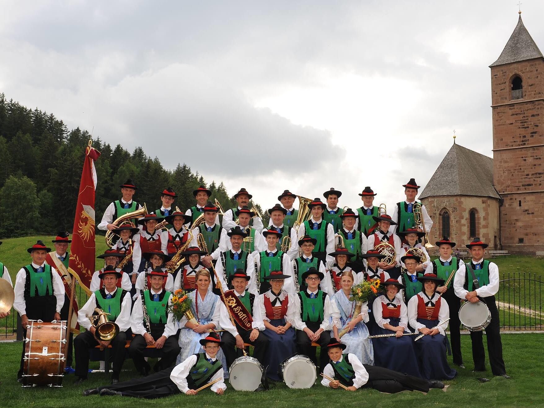 Konzert der Musikkapelle Hafling auf dem Raiffeisenplatz - Meran und Umgebung - #1 - suedtirol.info