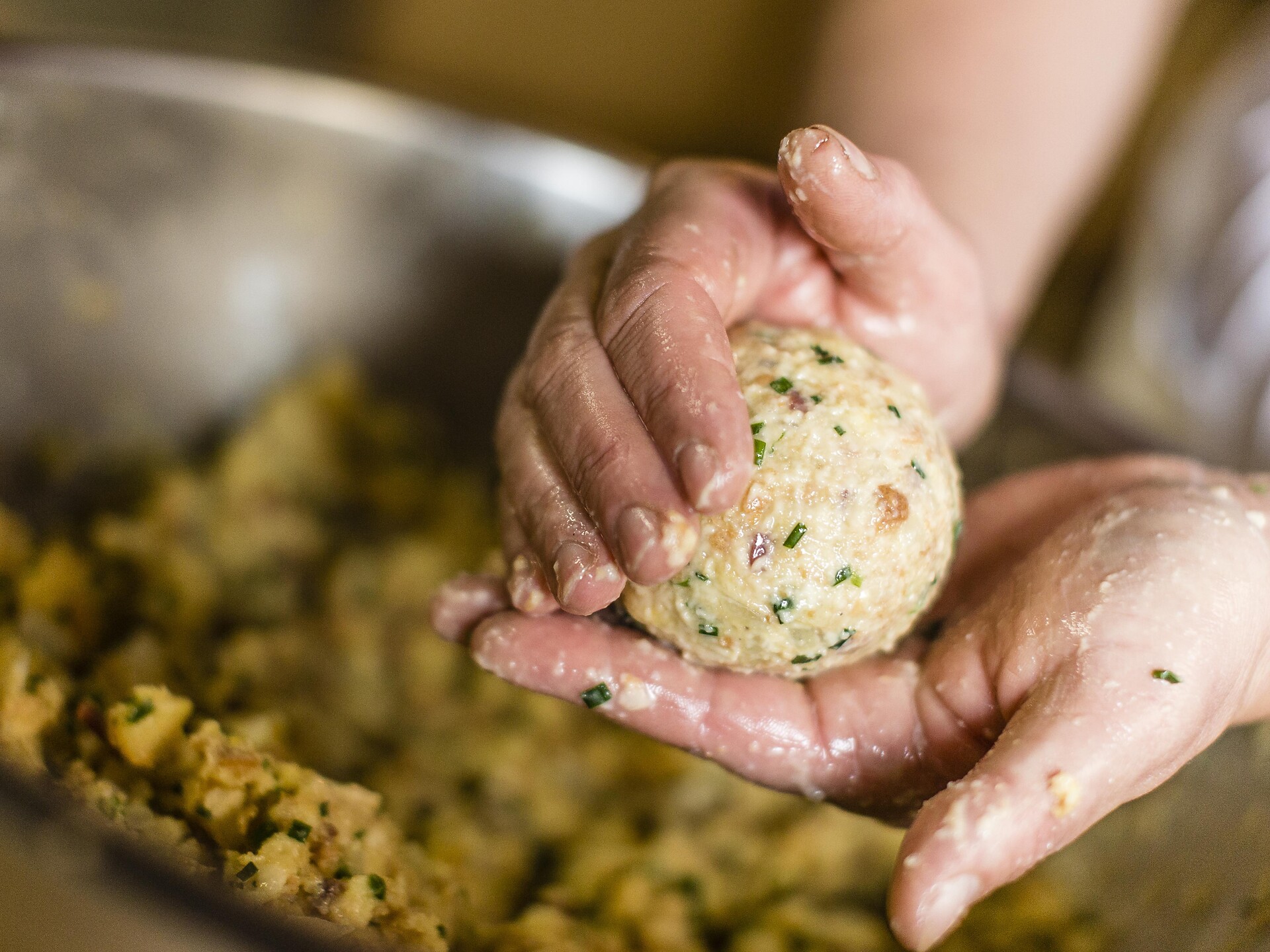 Corso di cucina dei canederli con Alexandra del Lechnerhof - Merano e dintorni - #1 - suedtirol.info