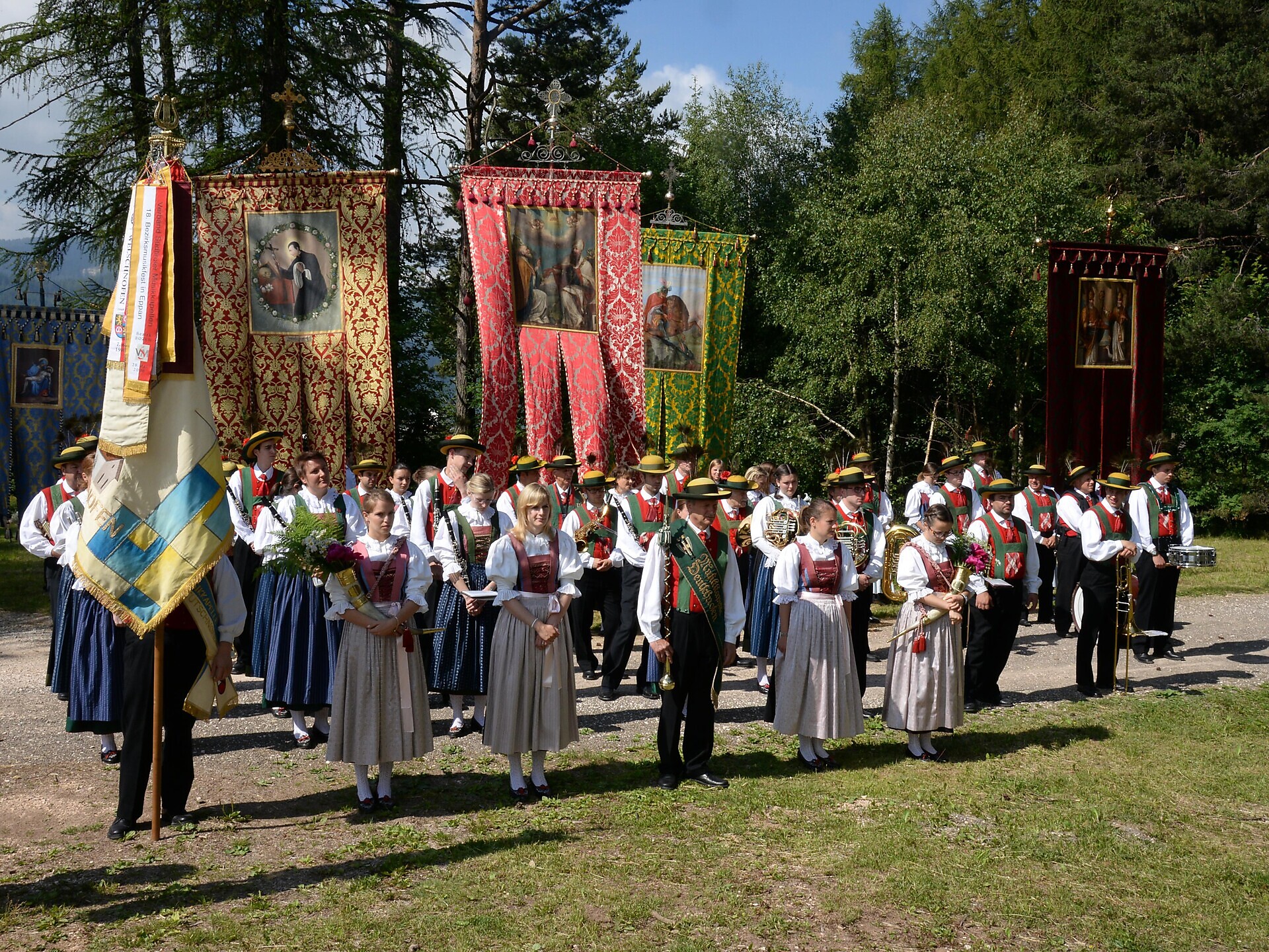 Concerto della banda musicale di Nova Ponente- domenica del Sacro Cuore - Regione dolomitica Val d'Ega - #2 - suedtirol.info