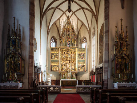 Guided tour in the parish church with the "Schnatterpeckaltar" Lana 2 suedtirol.info